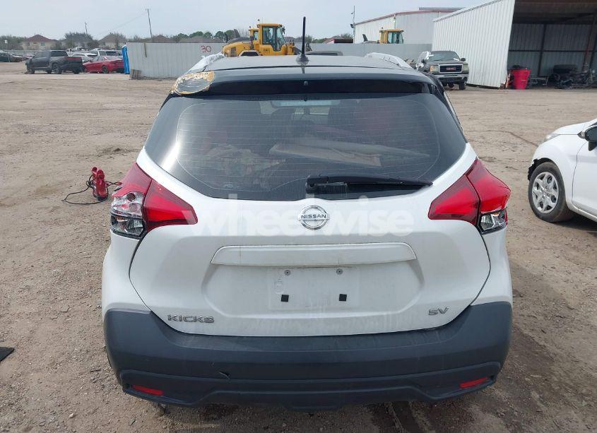 Photo 17 of 2018 Nissan Kicks SV (VIN 3N1CP5CU1JL533504)