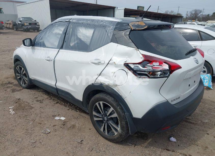 Photo 3 of 2018 Nissan Kicks SV (VIN 3N1CP5CU1JL533504)