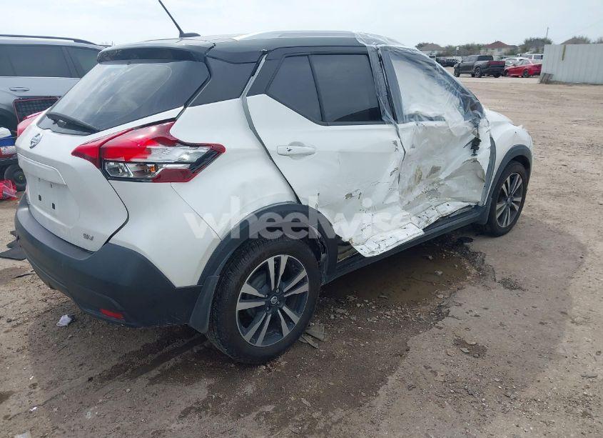 Photo 4 of 2018 Nissan Kicks SV (VIN 3N1CP5CU1JL533504)