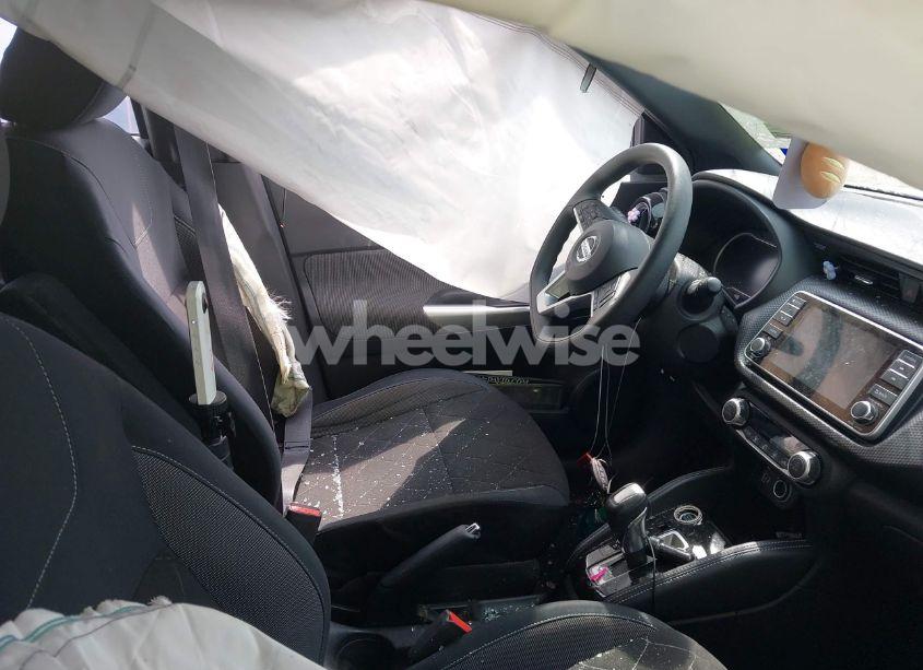 Photo 5 of 2018 Nissan Kicks SV (VIN 3N1CP5CU1JL533504)