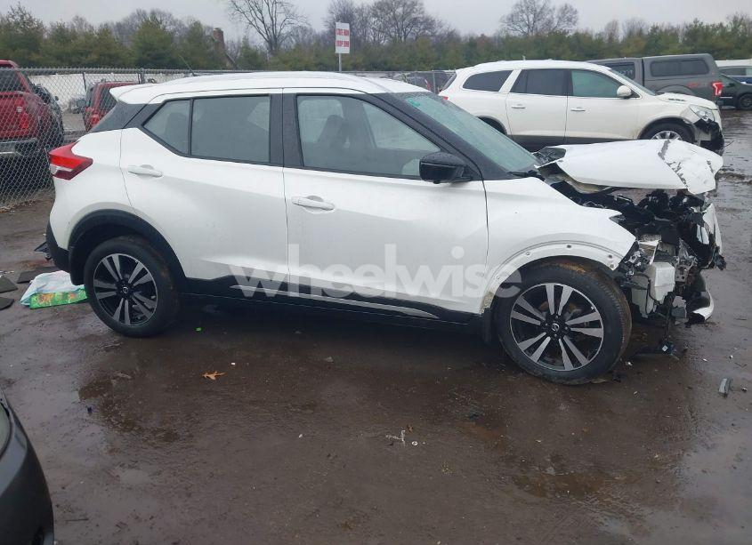Photo 14 of 2018 Nissan Kicks SR (VIN 3N1CP5CU1JL536192)