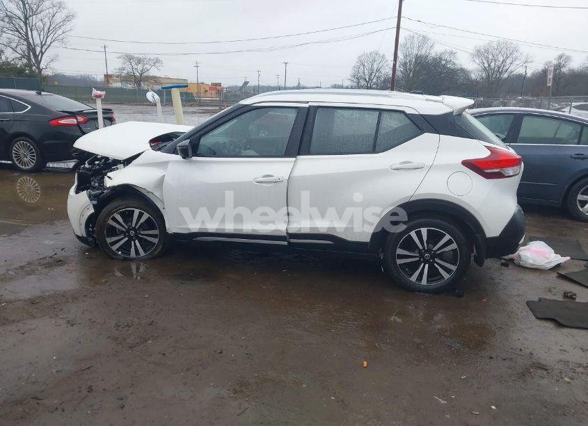 Photo 15 of 2018 Nissan Kicks SR (VIN 3N1CP5CU1JL536192)