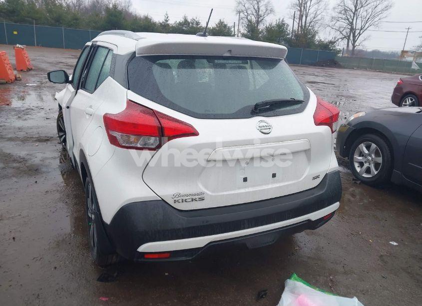 Photo 3 of 2018 Nissan Kicks SR (VIN 3N1CP5CU1JL536192)