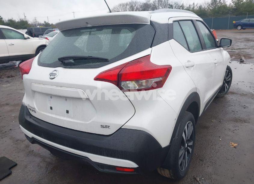 Photo 4 of 2018 Nissan Kicks SR (VIN 3N1CP5CU1JL536192)