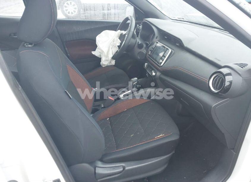 Photo 5 of 2018 Nissan Kicks SR (VIN 3N1CP5CU1JL536192)