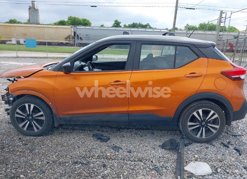 Photo 15 of 2018 Nissan Kicks SV (VIN 3N1CP5CU1JL540145)