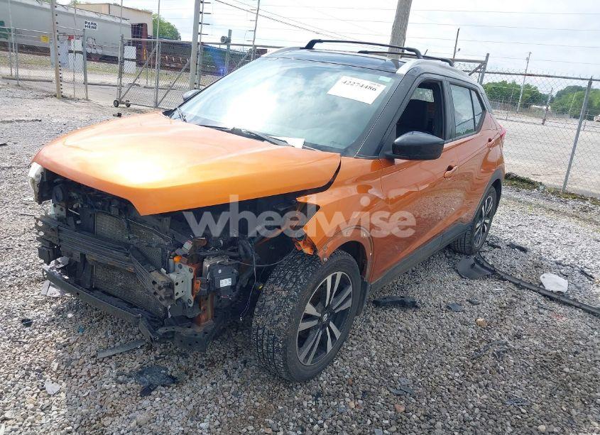 Photo 2 of 2018 Nissan Kicks SV (VIN 3N1CP5CU1JL540145)