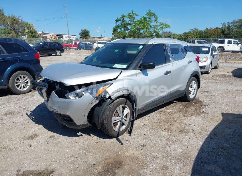 Photo 2 of 2019 Nissan Kicks S (VIN 3N1CP5CU1KL471541)