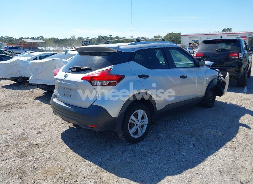 Photo 4 of 2019 Nissan Kicks S (VIN 3N1CP5CU1KL471541)