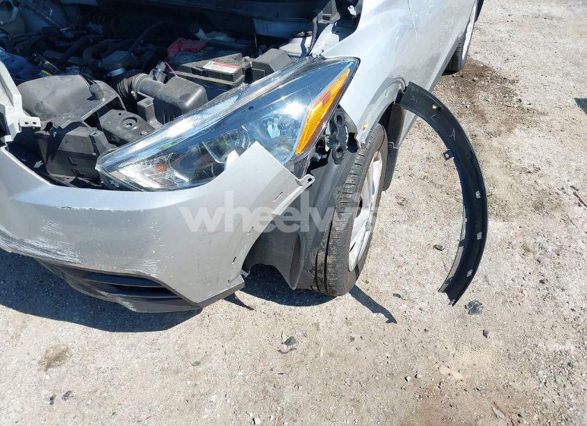 Photo 6 of 2019 Nissan Kicks S (VIN 3N1CP5CU1KL471541)