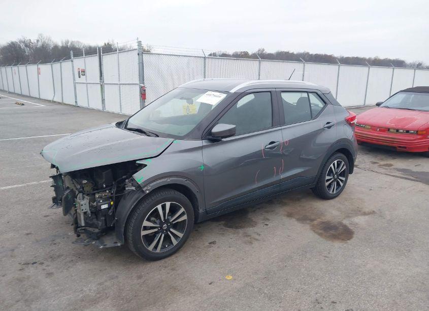 Photo 2 of 2019 Nissan Kicks SV (VIN 3N1CP5CU1KL502867)