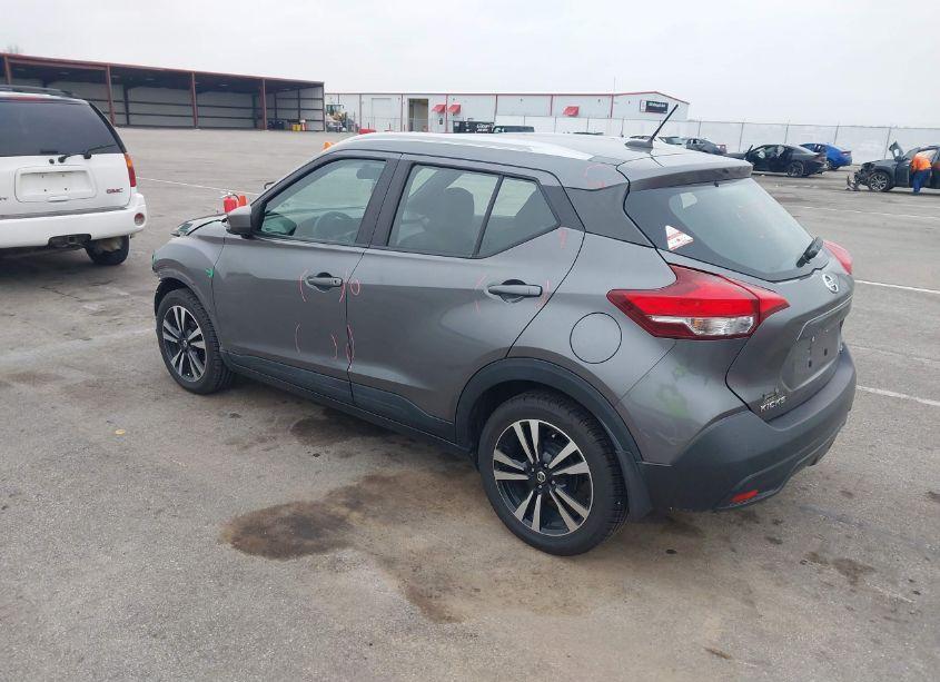 Photo 3 of 2019 Nissan Kicks SV (VIN 3N1CP5CU1KL502867)