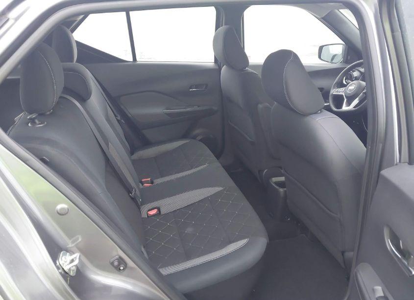 Photo 8 of 2019 Nissan Kicks SV (VIN 3N1CP5CU1KL502867)