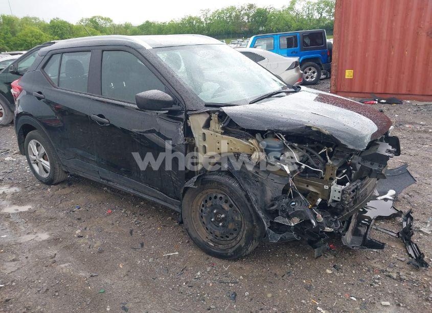 2019 Nissan Kicks S (VIN 3N1CP5CU1KL505929) main photo