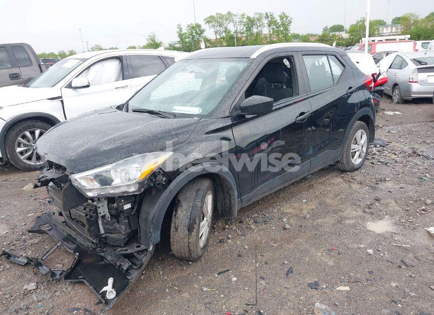 Photo 2 of 2019 Nissan Kicks S (VIN 3N1CP5CU1KL505929)