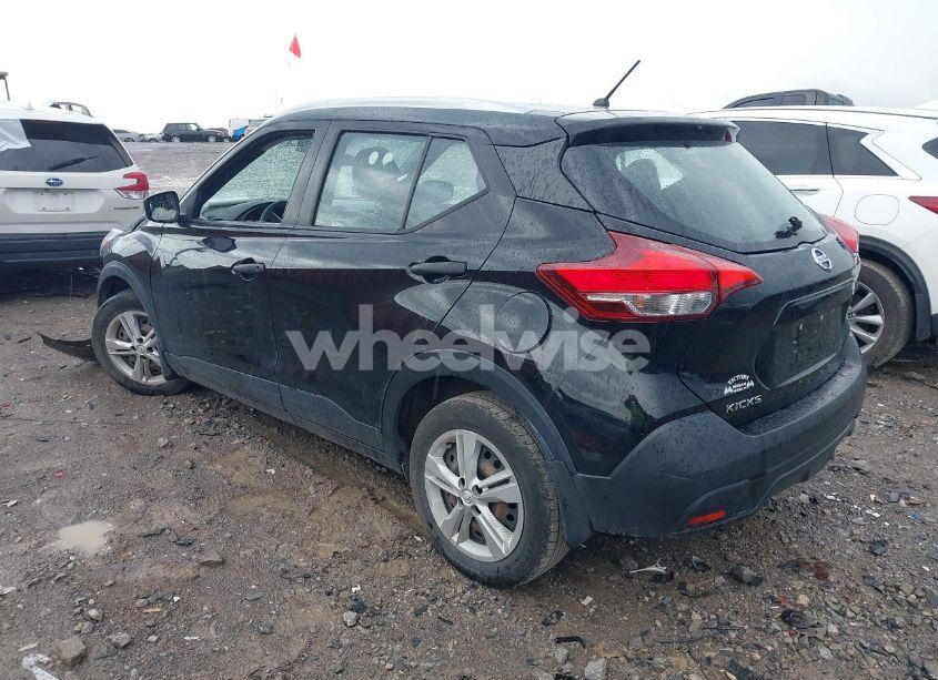 Photo 3 of 2019 Nissan Kicks S (VIN 3N1CP5CU1KL505929)