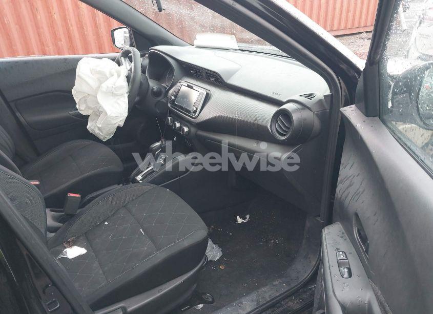 Photo 5 of 2019 Nissan Kicks S (VIN 3N1CP5CU1KL505929)