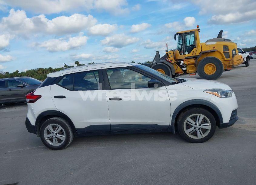 Photo 13 of 2019 Nissan Kicks S (VIN 3N1CP5CU1KL510967)