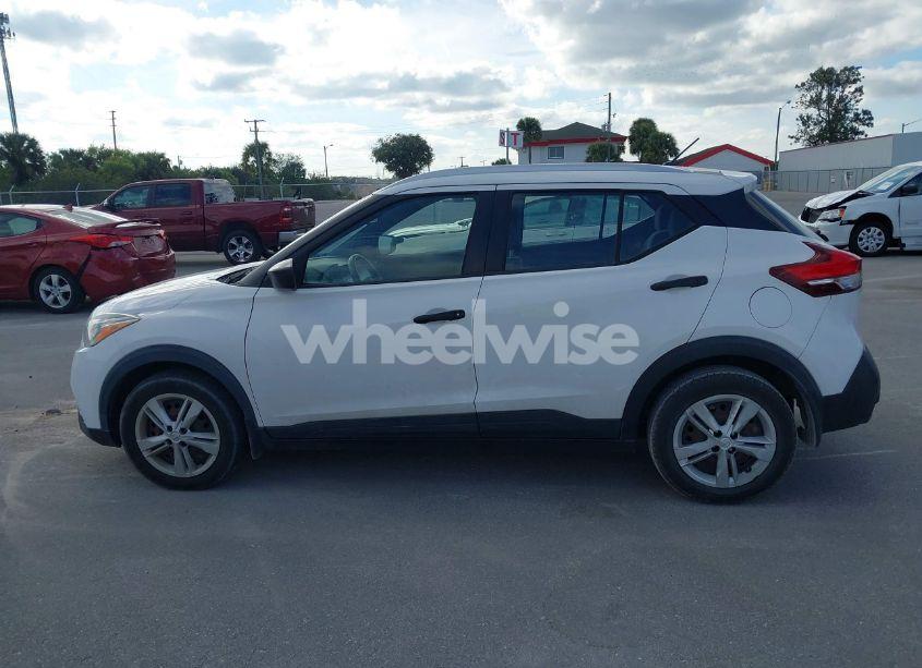 Photo 14 of 2019 Nissan Kicks S (VIN 3N1CP5CU1KL510967)