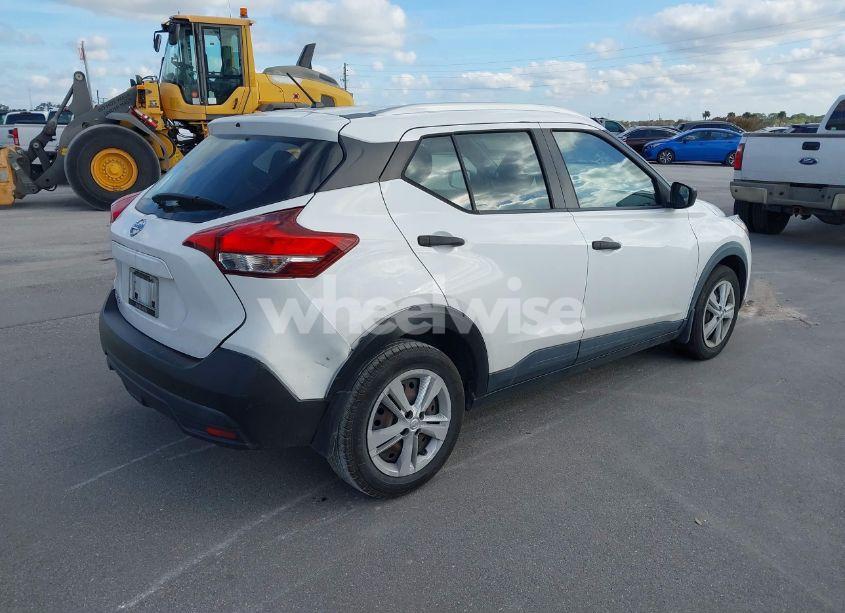 Photo 4 of 2019 Nissan Kicks S (VIN 3N1CP5CU1KL510967)