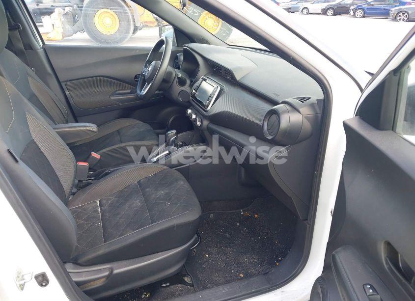 Photo 5 of 2019 Nissan Kicks S (VIN 3N1CP5CU1KL510967)