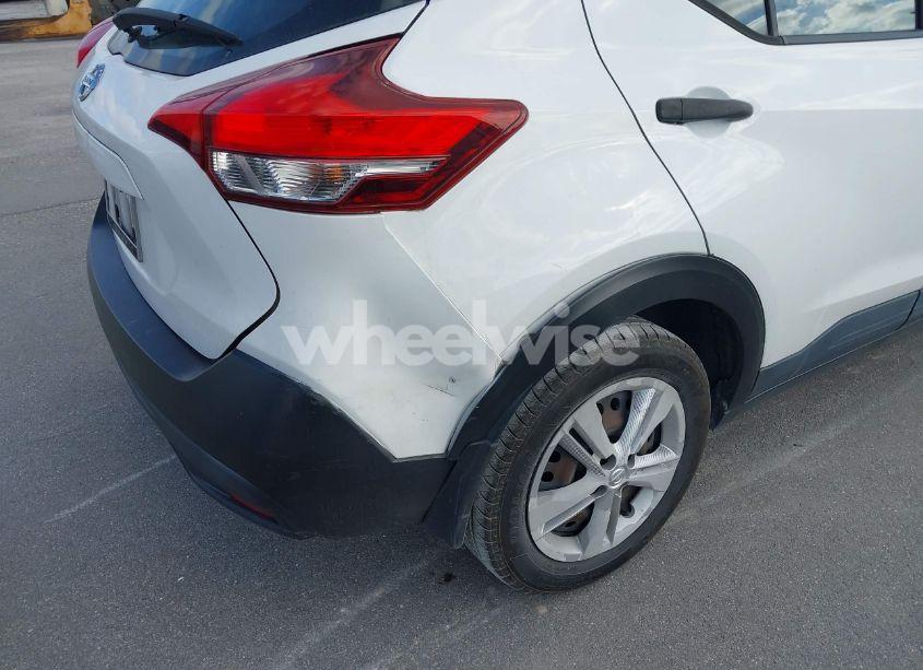 Photo 6 of 2019 Nissan Kicks S (VIN 3N1CP5CU1KL510967)