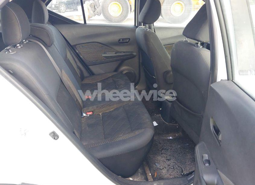 Photo 8 of 2019 Nissan Kicks S (VIN 3N1CP5CU1KL510967)