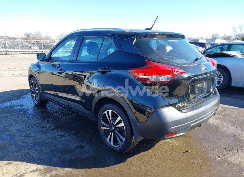 Photo 3 of 2019 Nissan Kicks SV (VIN 3N1CP5CU1KL519202)