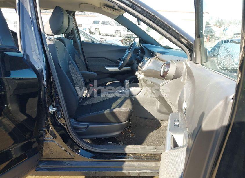 Photo 5 of 2019 Nissan Kicks SV (VIN 3N1CP5CU1KL519202)