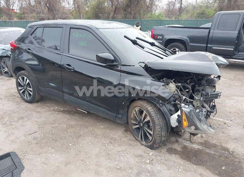 2019 Nissan Kicks S/SR/SV (VIN 3N1CP5CU1KL525324) main photo