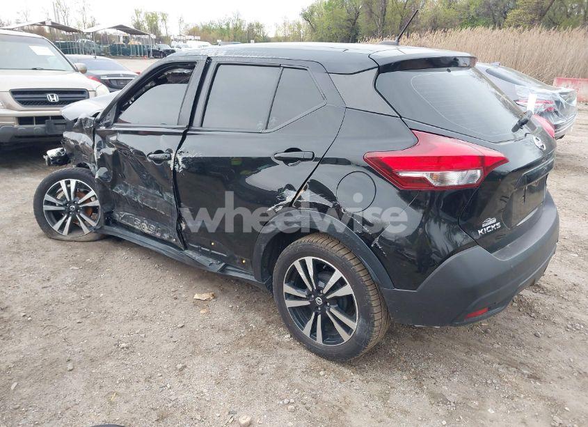 Photo 3 of 2019 Nissan Kicks S/SR/SV (VIN 3N1CP5CU1KL525324)