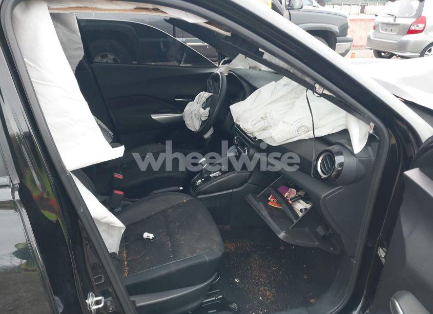 Photo 5 of 2019 Nissan Kicks S/SR/SV (VIN 3N1CP5CU1KL525324)