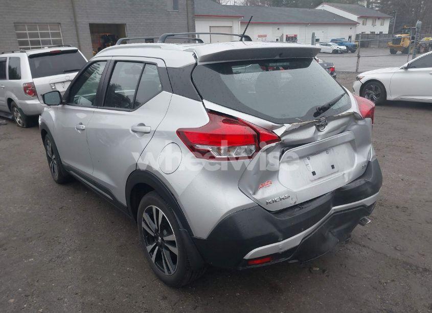 Photo 3 of 2019 Nissan Kicks SR (VIN 3N1CP5CU1KL527087)