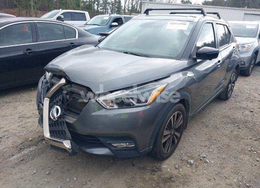 Photo 2 of 2019 Nissan Kicks SR (VIN 3N1CP5CU1KL529308)