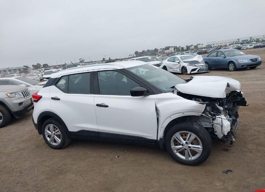 Photo 14 of 2019 Nissan Kicks S (VIN 3N1CP5CU1KL535643)