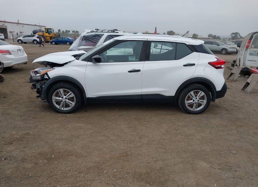 Photo 15 of 2019 Nissan Kicks S (VIN 3N1CP5CU1KL535643)