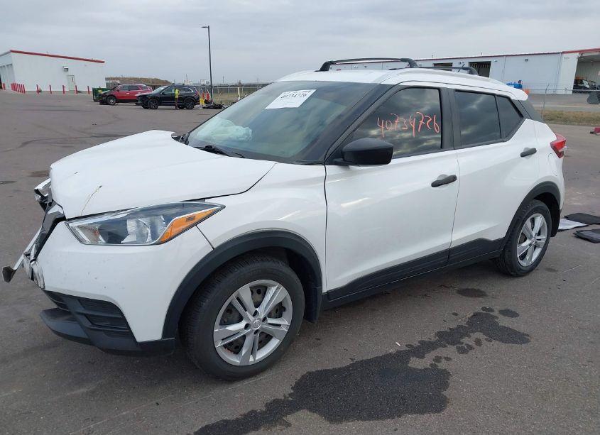 Photo 2 of 2019 Nissan Kicks S (VIN 3N1CP5CU1KL563524)