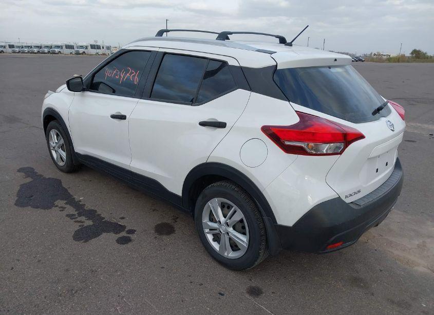 Photo 3 of 2019 Nissan Kicks S (VIN 3N1CP5CU1KL563524)