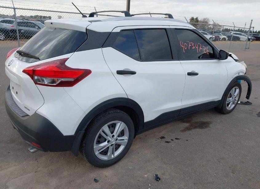 Photo 4 of 2019 Nissan Kicks S (VIN 3N1CP5CU1KL563524)