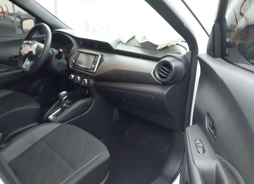 Photo 5 of 2019 Nissan Kicks S (VIN 3N1CP5CU1KL563524)