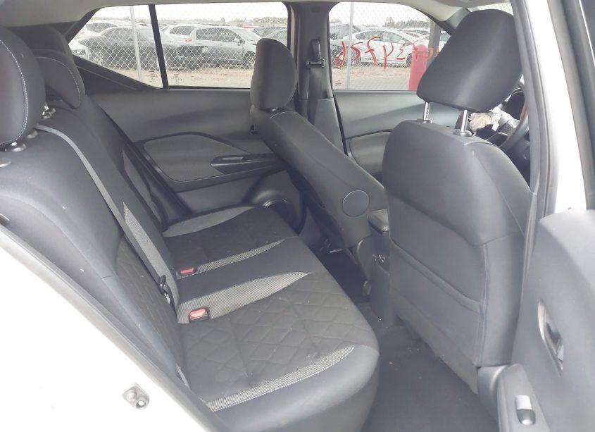 Photo 8 of 2019 Nissan Kicks S (VIN 3N1CP5CU1KL563524)