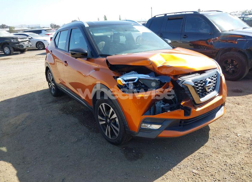2019 Nissan Kicks SR (VIN 3N1CP5CU1KL567444) main photo
