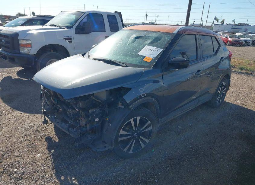 Photo 2 of 2018 Nissan Kicks SV (VIN 3N1CP5CU2JL503735)