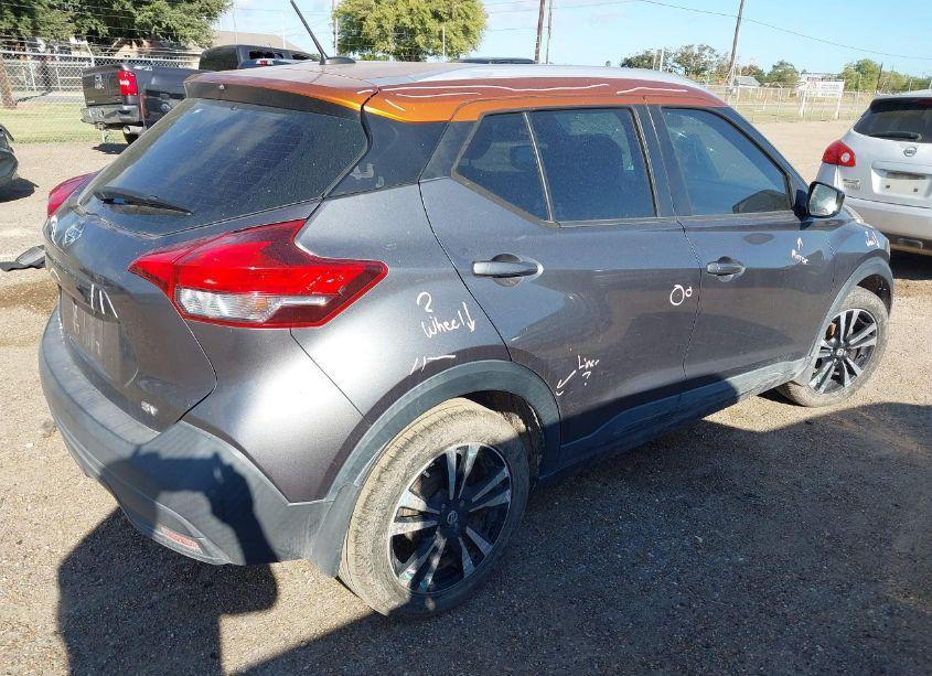 Photo 4 of 2018 Nissan Kicks SV (VIN 3N1CP5CU2JL503735)