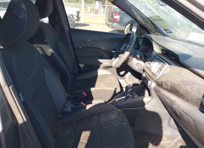 Photo 5 of 2018 Nissan Kicks SV (VIN 3N1CP5CU2JL503735)