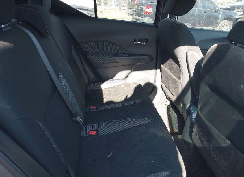 Photo 8 of 2018 Nissan Kicks SV (VIN 3N1CP5CU2JL503735)