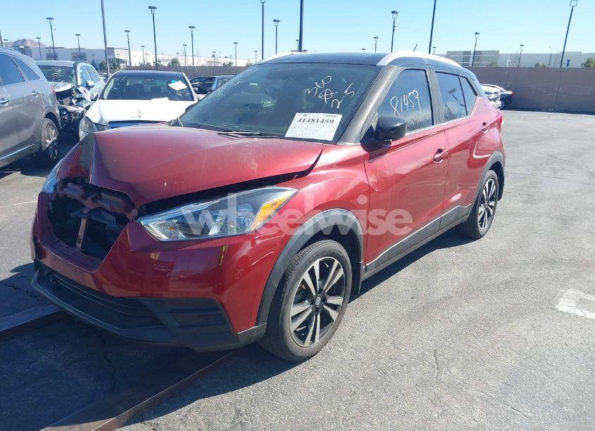 Photo 2 of 2018 Nissan Kicks SV (VIN 3N1CP5CU2JL527436)