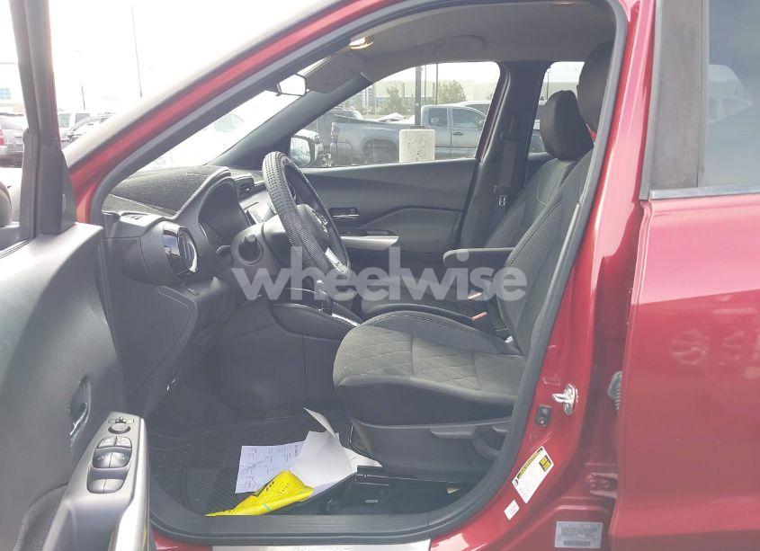 Photo 5 of 2018 Nissan Kicks SV (VIN 3N1CP5CU2JL527436)