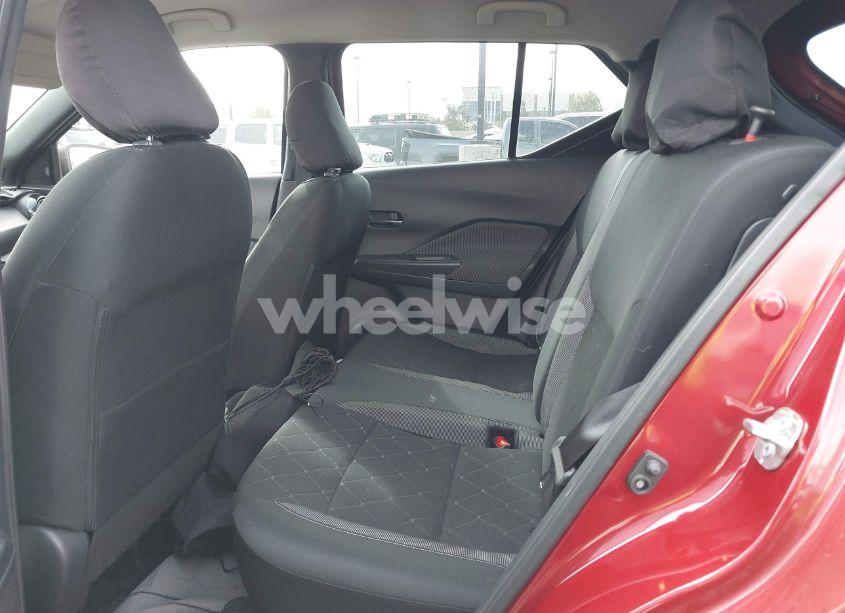 Photo 8 of 2018 Nissan Kicks SV (VIN 3N1CP5CU2JL527436)