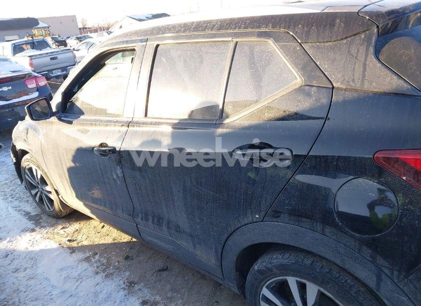 Photo 14 of 2018 Nissan Kicks SV (VIN 3N1CP5CU2JL542647)